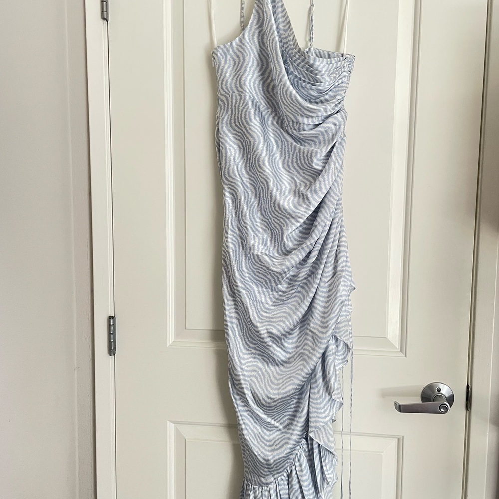 NEW CINQ A SEPT christel dress in ivory/skyfall one shoulder midi wavy lines - Picture 2 of 5